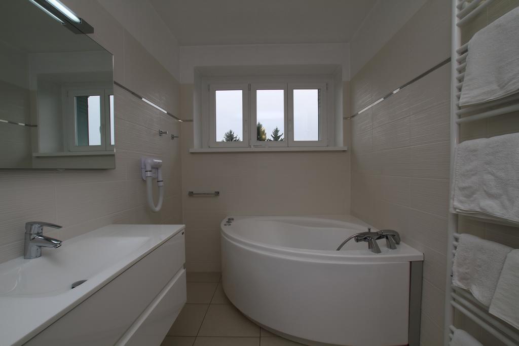 Logis Hotel Restaurant Spa Beau Site Luxeuil-les-Bains Eksteriør billede